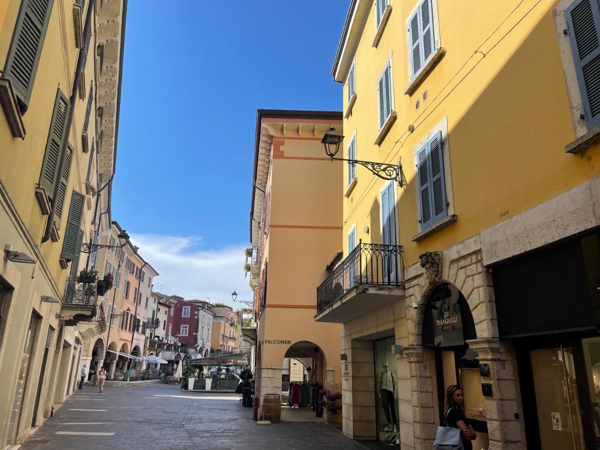Desenzanoloft Official Partner Marriott Homes & Villas - Le Petit Bijou - Restyling 2025 - Downtown Desenzano del Garda Exterior photo