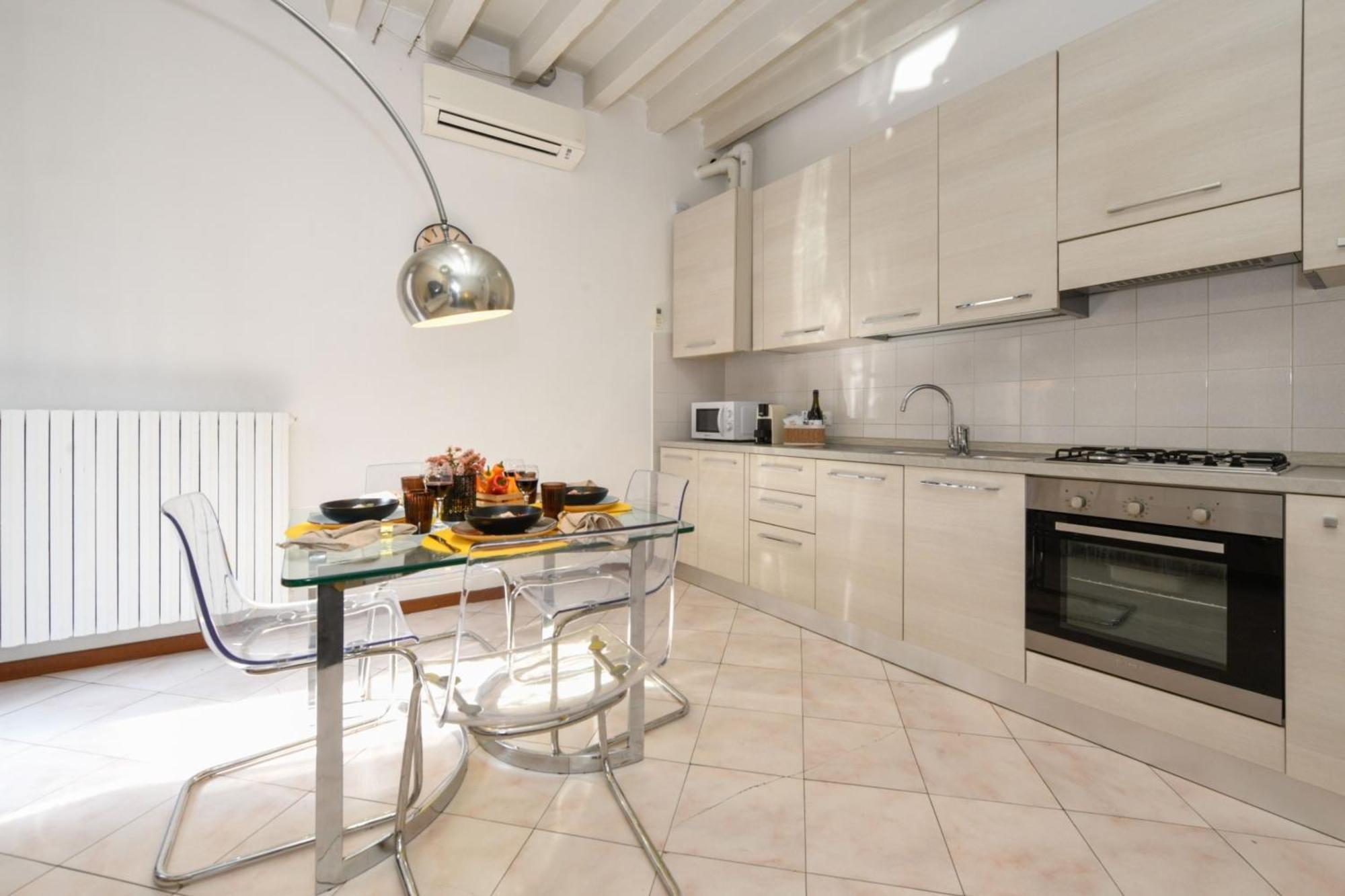 Desenzanoloft Official Partner Marriott Homes & Villas - Le Petit Bijou - Restyling 2025 - Downtown Desenzano del Garda Exterior photo
